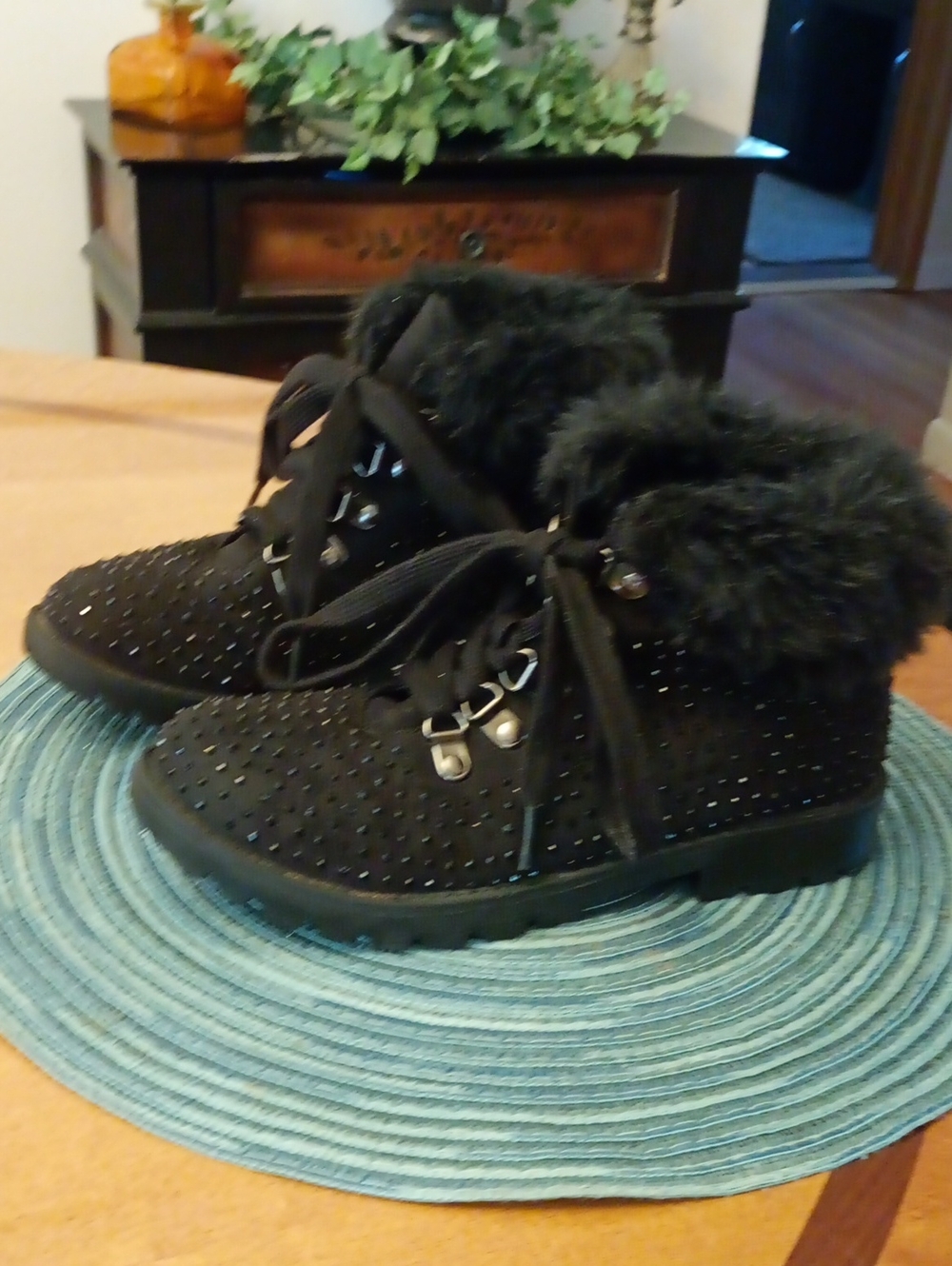 Justice Black Faux-Fur Lace-Up Ankle Boots with Stud Accents Sz 6